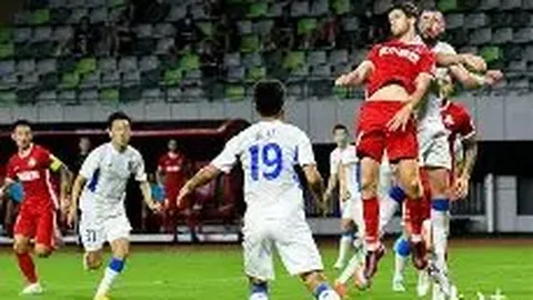 “曼城2-1逆转阿森纳，英超第21轮萨卡建功扎卡造点，罗德里补时绝杀刷新纪录”